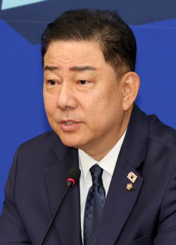 [포토]발언하는 김병기 더불어민주당 당대표 직무대행 겸 원내대표                                                                                                                                          