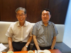신평 “尹 구금 1.8평 독방, 생지옥…미국 개입해달라”