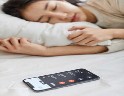 유튜브 보느라?…한국인 수면시간 처음으로 줄었다