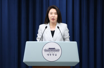 대통령실 “재벌총수에 대미 투자 확대 요구, 허위 사실…정치 공세”(상보)