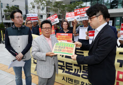 [포토] 시멘트환경문제 정책건의서 전달                                                                                                                                                                   