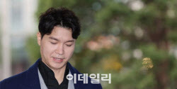 방송인 박수홍 식품업체 대표에게 피소…경찰 협박 혐의 고소장 접수