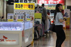 단통법 폐지 1주일…눈치싸움하는 이통 3사, 점유율 변동 ‘미미’