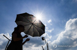 &apos;테토남&apos;도 양산 쓰는 시대[최종수의 기후이야기]