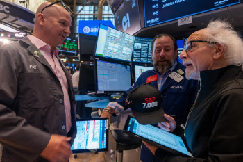 9월 금리인하도 글쎄…매파적 파월에 S&P500 이틀째 하락[월스트리트in]