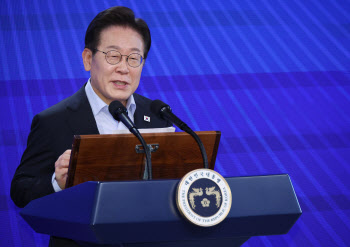 李대통령 “말하면 악영향 줄까봐…관세협상, 어려움 속 상당한 성과”