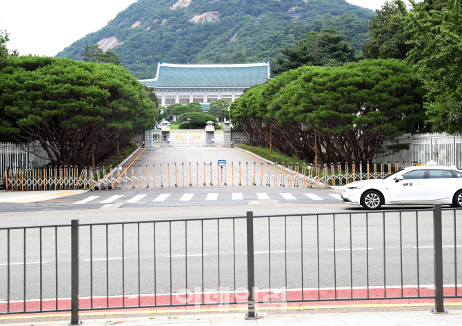  아직은 한산한 청와대                                                                                                                                                                             