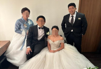 &apos;공항 구금&apos; 한인 과학자 어머니 “공부 마치게 빨리 풀어달라”