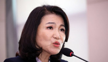 “李와 안 맞아” 사퇴 요구에…이진숙 “제 임기는 내년 8월”