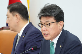진성준 "코스피 안 망한다"…&apos;대주주 기준 상향&apos; 반대