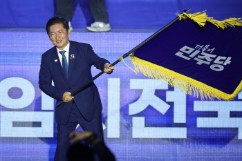 정청래, 민주당 신임 당대표에…"내란세력 뿌리 뽑아야"