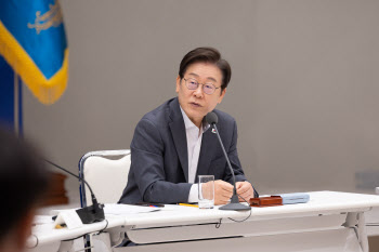 휴가 떠나는 李대통령, 한미 정상회담 준비 &apos;고심&apos;