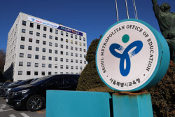 기저귀 차고 '4세 고시'…영어유치원에 칼 빼들었다