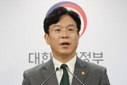 “직 걸겠다”던 고용장관…일주일 만에 또 사고 터졌다