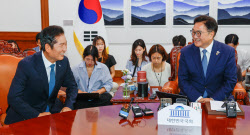 [포토]'대화 나누는 우원식-정청래'                                                                                                                                                             