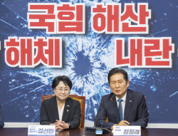 &apos;악수도 않는다&apos; 정청래 국힘 패싱…1호 법안으로 방송법 강행처리