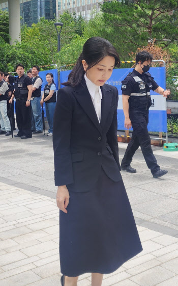 [속보]김건희 "아무것도 아닌 사람이…진심으로 죄송"