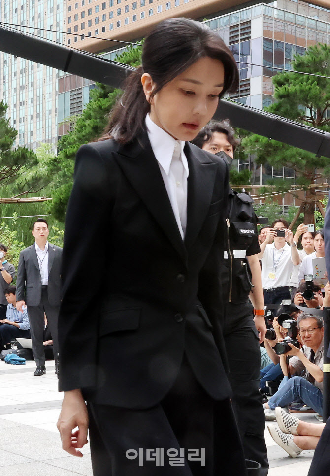 특검, 김건희 대면조사 시작                                                                                                                                                                        