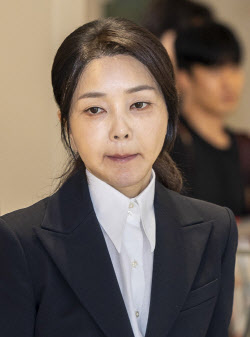김건희, 도시락 식사 후 오후 1시 조사 재개…영상녹화 거부
