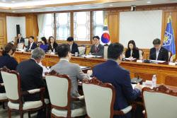 "中 &apos;유커&apos;, 무비자로 한국에 모십니다"…관광 살리기 총력
