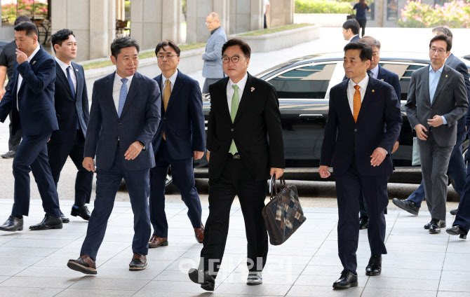 내란특검 도착한 우원식 국회의장                                                                                                                                                                   