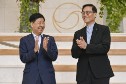 [포토]박수치는 구윤철 부총리-이창용 총재                                                                                                                                                                