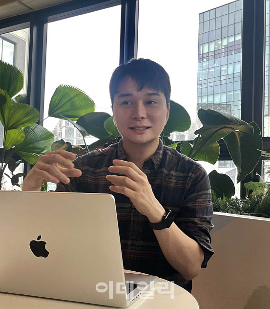 "K팝에 게임과 애니를 더했다"...투자자 홀린 버추얼 아이돌 - 뉴스 썸네일 이미지