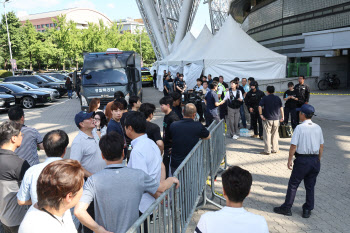 콘서트 앞두고 올림픽경기장 폭발물 설치 신고…관계자 300여명 대피