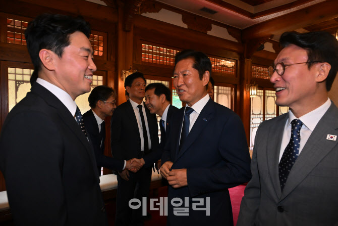 한자리에 모인 강훈식 비서실장-정청래 대표-김민석 총리                                                                                                                                             