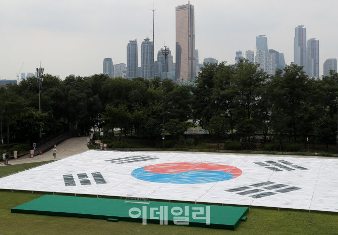  대형 태극기 전시한 노들섬                                                                                                                                                                        
