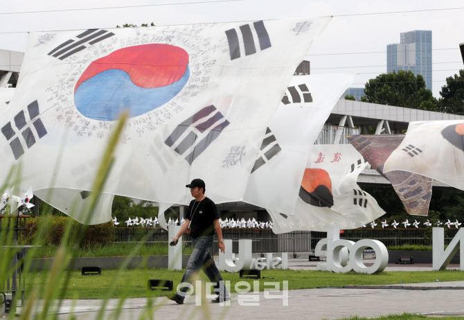  노들섬, 광복주간 시대별 태극기 전시                                                                                                                                                              