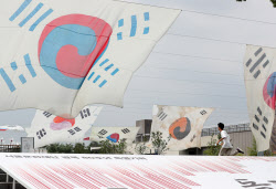 [포토] 노들섬 뒤덮은 대형 태극기                                                                                                                                                                        