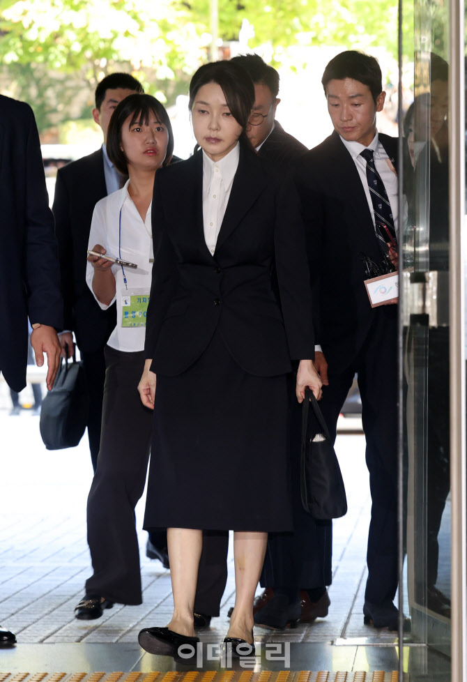서울중앙지법 도착한 김건희 여사                                                                                                                                                                   
