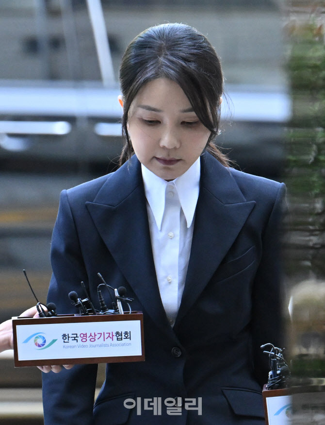 김건희, 취재진 질문에 묵묵부답                                                                                                                                                                    