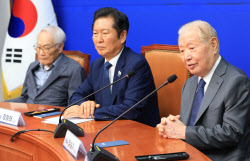[포토]상임고문단 간담회, '발언하는 김원기'                                                                                                                                                    