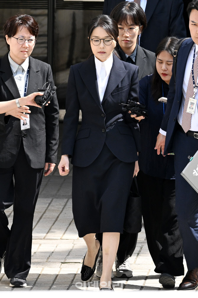 영장심사 종료, '법원 나서는 김건희'                                                                                                                                                     