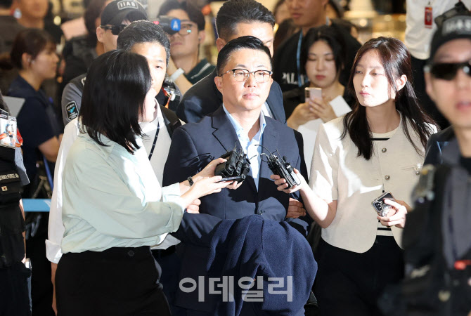 김건희 집사, 김예성씨 입국                                                                                                                                                                        