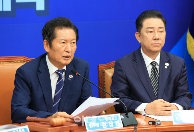 정청래, '법치 조롱하는 윤석열에게 모든 합법적 수단 동원해야'                                                                                                                            