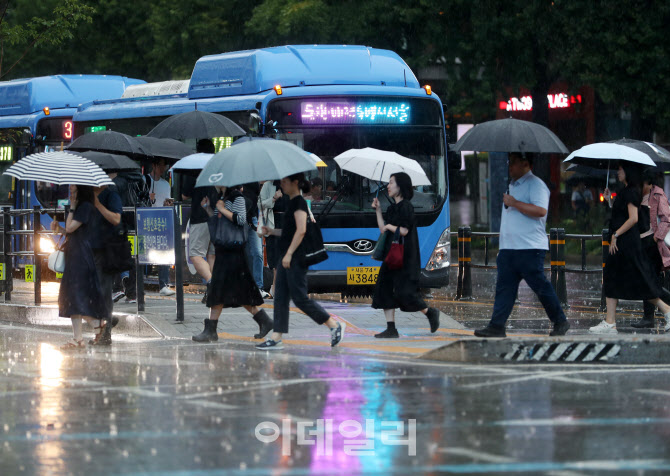  한 밤 같은 출근길                                                                                                                                                                                