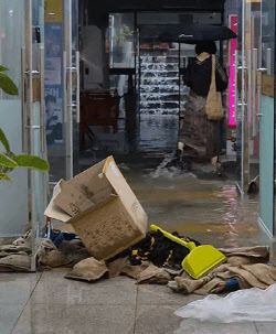 "인천시 폭우로 119신고 폭주"