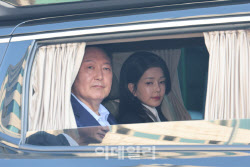 윤석열·김건희의 &apos;화무십일홍&apos;…특검 수사 향방은