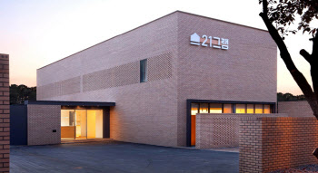 [단독]반려동물 700만 시대 ‘펫 장례’에 베팅…프랙시스, 21그램 품는다
