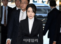 CCTV 있는 2평 독방 수용된 김건희…식사도 걸렀다