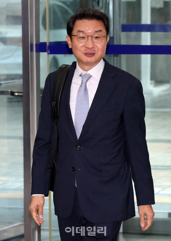 이억원 금융위원장 후보자, 청문회 사무실 첫 출근길                                                                                                                                                 
