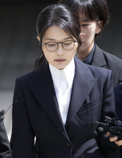 “김건희, 구치소 단독 접견실 사용 불허...법 앞에 평등”