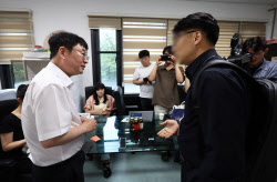 &apos;서부지법 폭동에 尹 개입&apos; 의혹…신혜식, 18일 경찰 포렌식 참관