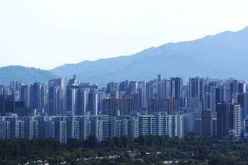부동산 소비심리 3년 중 최고…경제·자금 여건은 위축
