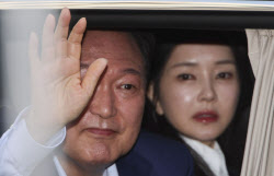 "안 좋은 선택 유도" "내가 죽어야" 특검 대하는 尹부부의 한탄