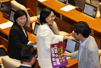 EBS법 개정안도 국회 통과…방송3법 완성