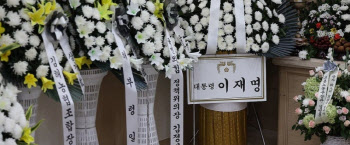 "생때같은 아들, 살려내"…열차 사고로 떠난 30세 신입, 눈물로 배웅